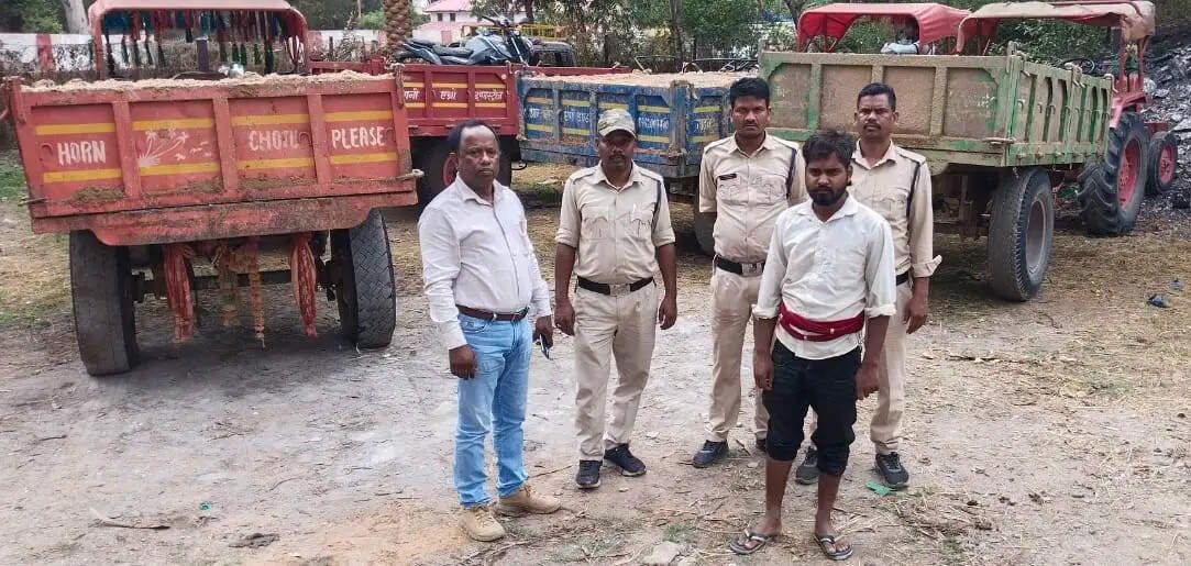 बलरामपुर : महान नदी में अवैध रेत उत्खनन पर कार्रवाई, 3 ट्रैक्टर जब्त