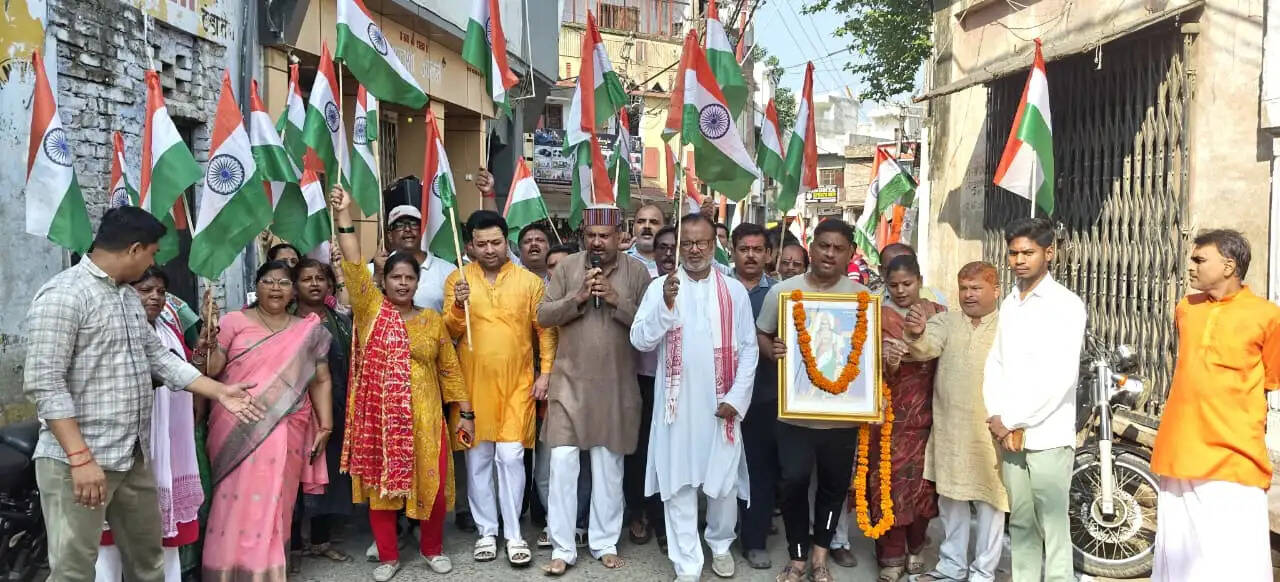 शहीदों को नमन कर निकली तिरंगा यात्रा, गूंजे वंदे मातरम के नारे