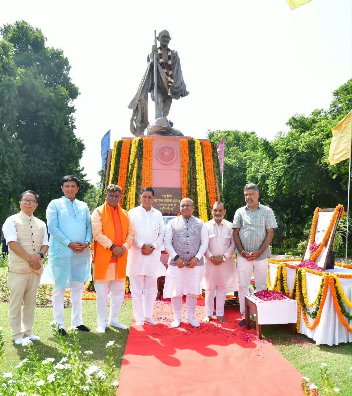 महात्मा गांधी और लाल बहादुर शास्त्री सत्य, सादगी और लोक कर्तव्य के प्रतीक : विजेंद्र गुप्ता