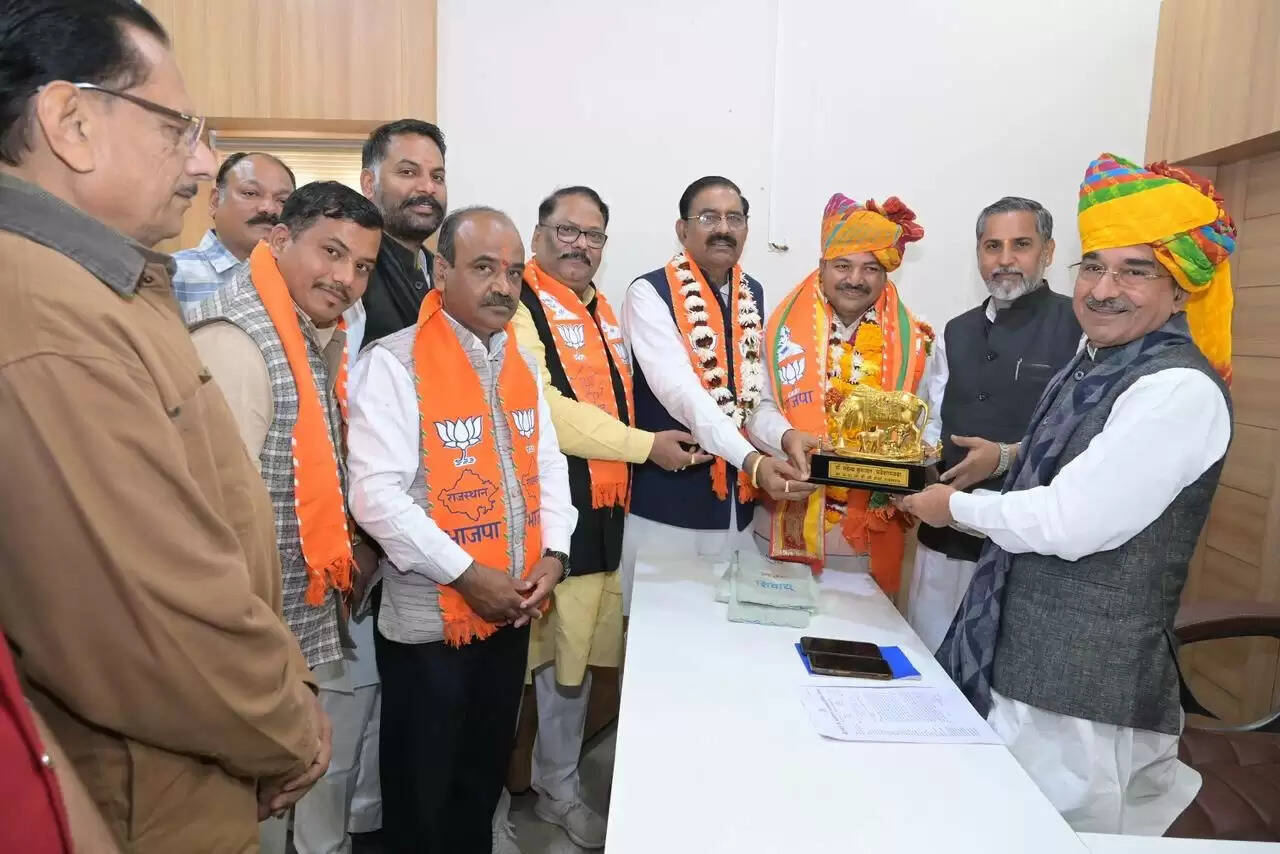 ओबीसी मोर्चा प्रदेश अध्यक्ष कुमावत ने भाजपा प्रदेश अध्यक्ष राठौड़ से की शिष्टाचार भेंट