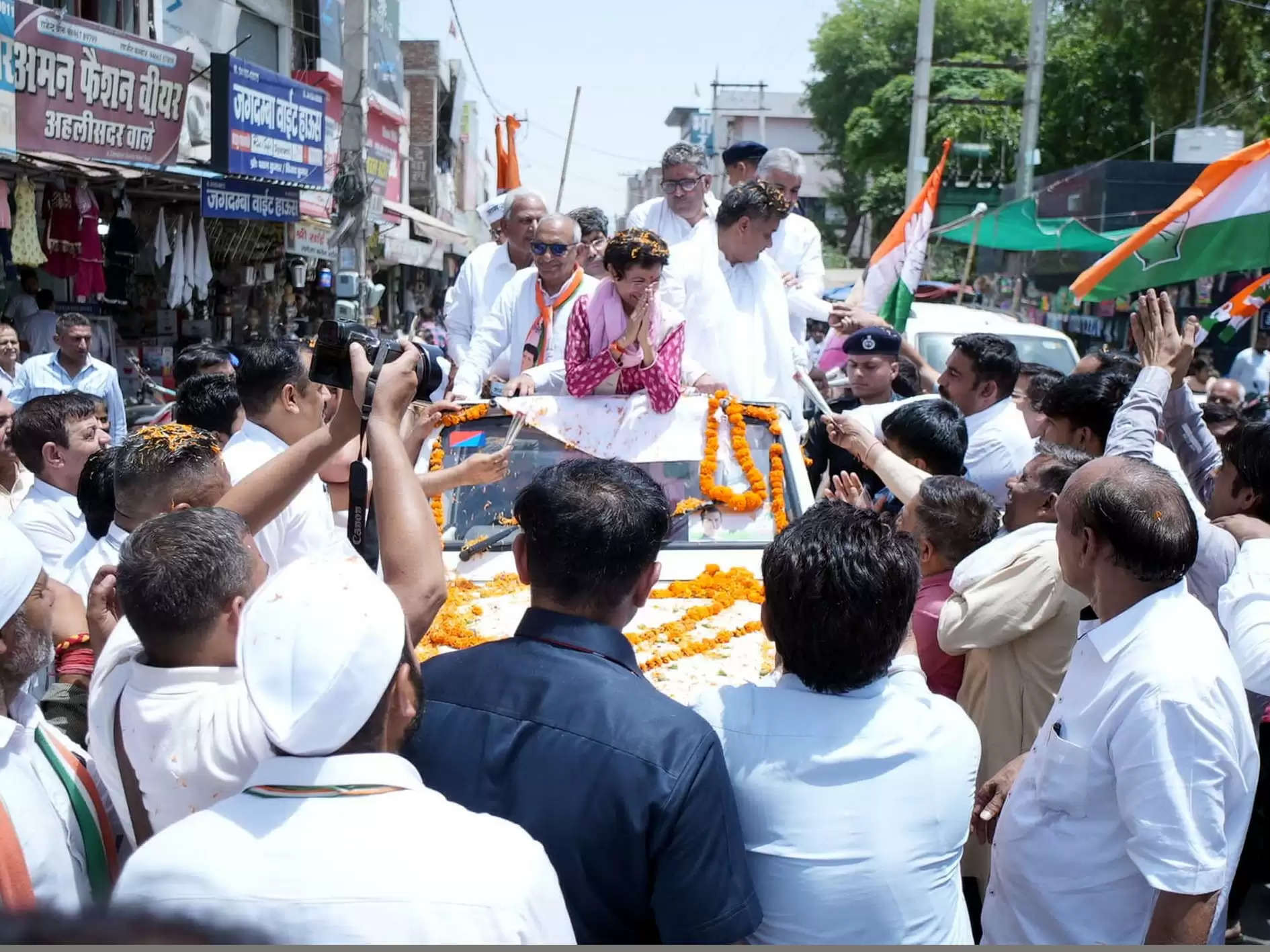 कांग्रेस प्रत्याशी कुमारी शैलजा ने फतेहाबाद में निकाला रोड शो