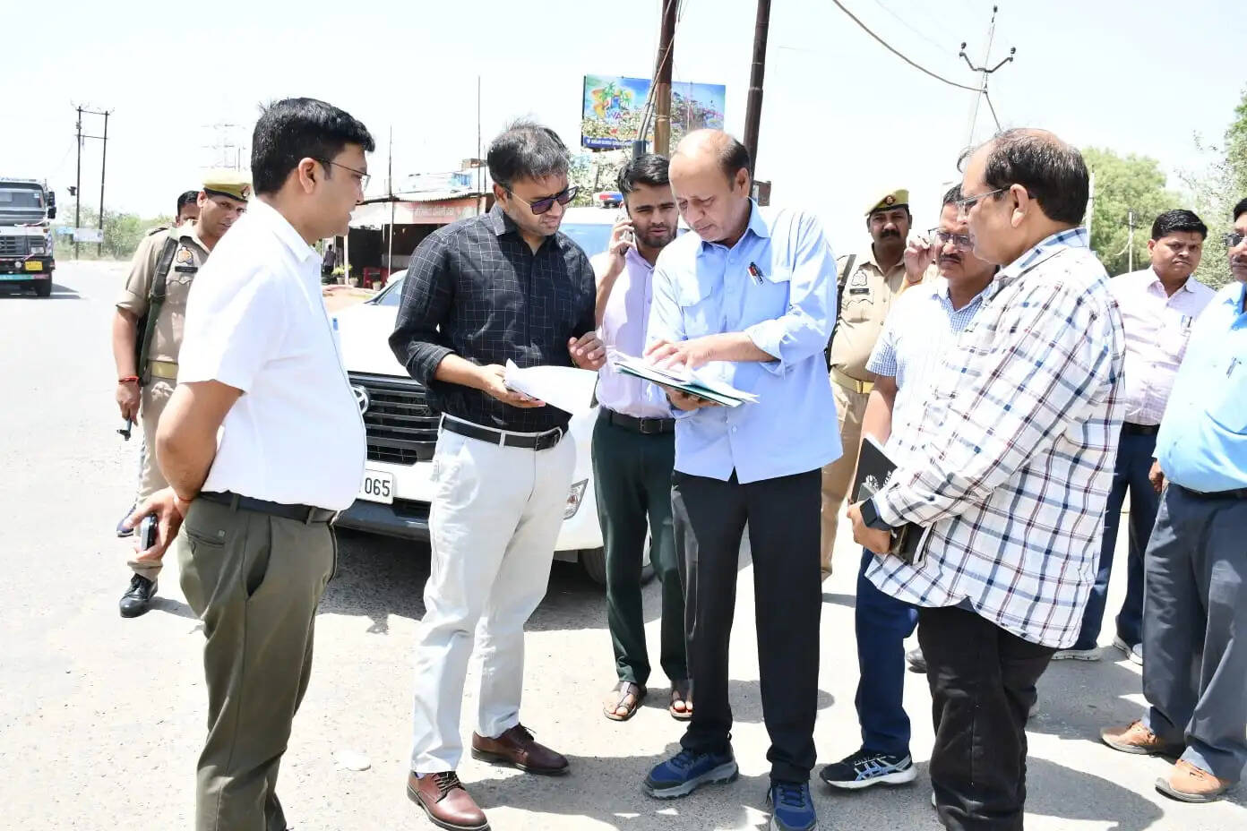 जिलाधिकारी ने किया प्रस्तावित बाईपास मार्ग का स्थलीय निरीक्षण