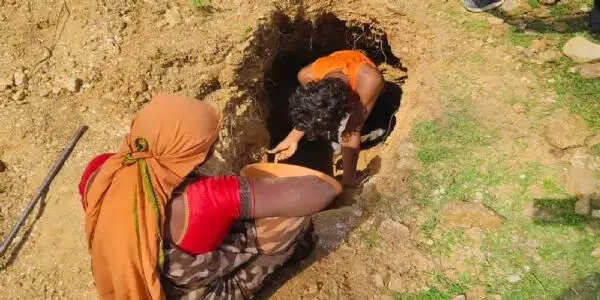 नवादा में करोड़ो का अवैध खनन जारी,मूकदर्शक बनी हैं अधिकारी