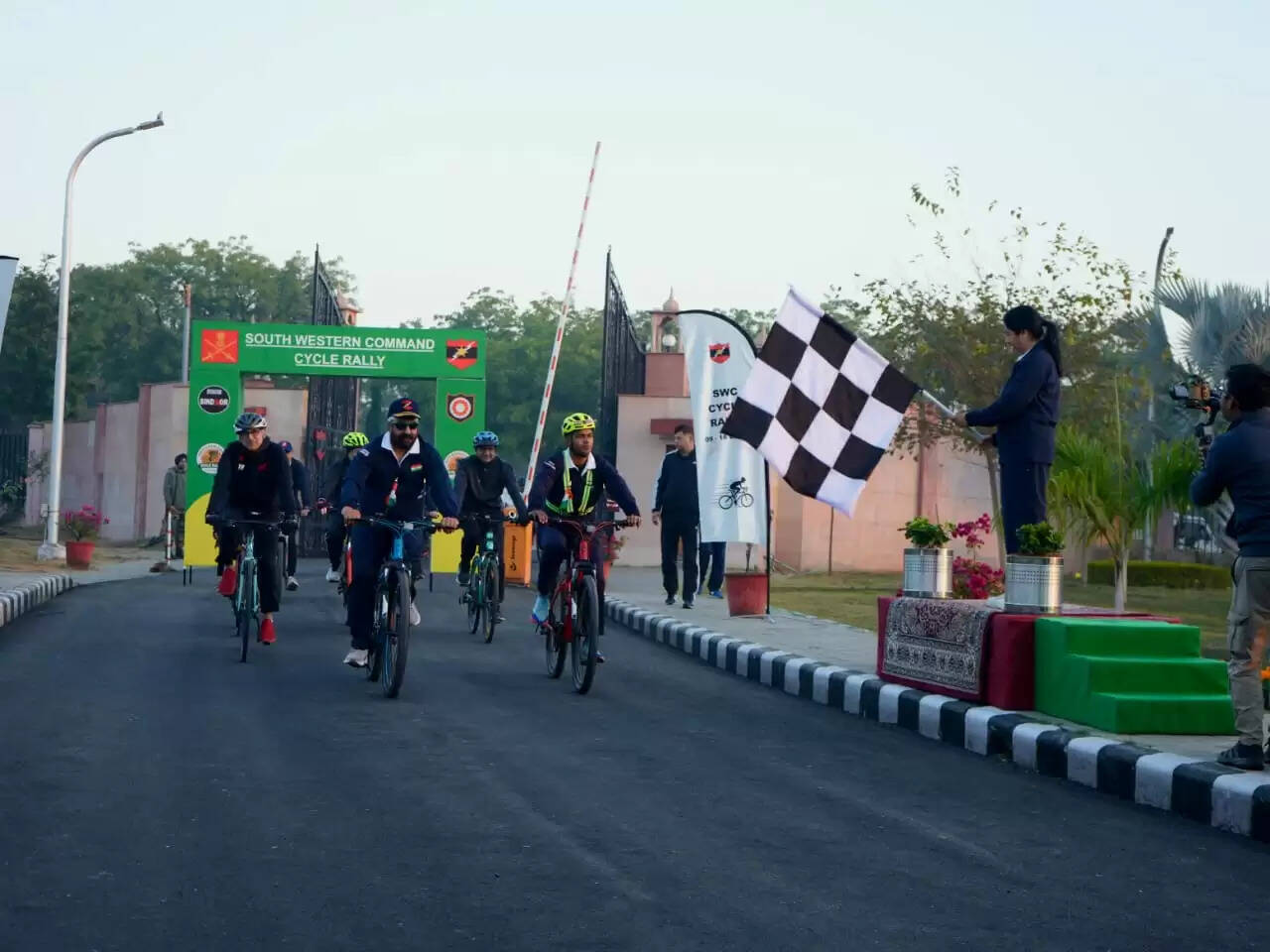 दक्षिण पश्चिमी कमान साइकिल रैली का फ्लैग-इन के साथ हुआ सफलतापूर्वक समापन