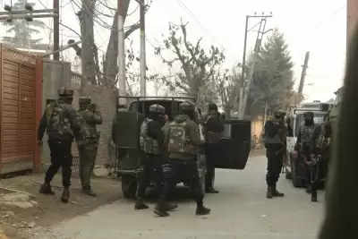 जम्मू-कश्मीर में 6 आतंकी सहयोगी गिरफ्तार