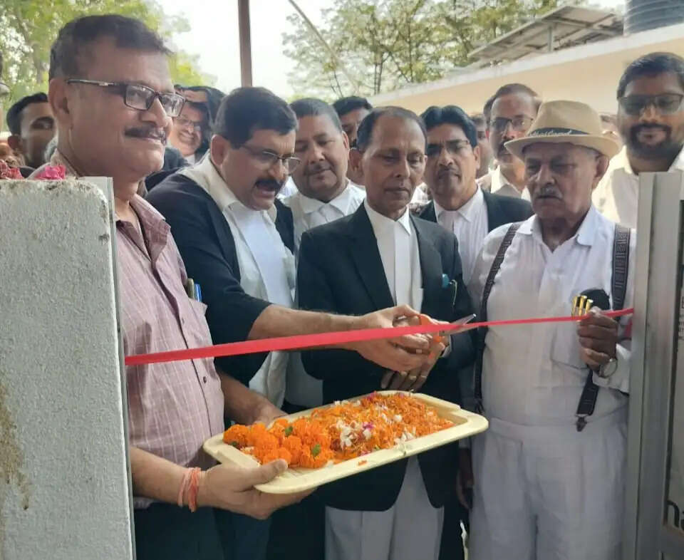 दूर हुई विद्युत समस्याएं,सोलर सिस्टम से युक्त हुआ जिला विधिज्ञ संघ