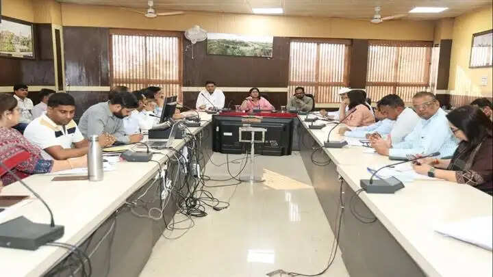 ग्वालियरः कलेक्टर के निर्देश- शहर में वार्डवार कार्ययोजना बनाकर जल गंगा संवर्धन अभियान को मूर्तरूप दें