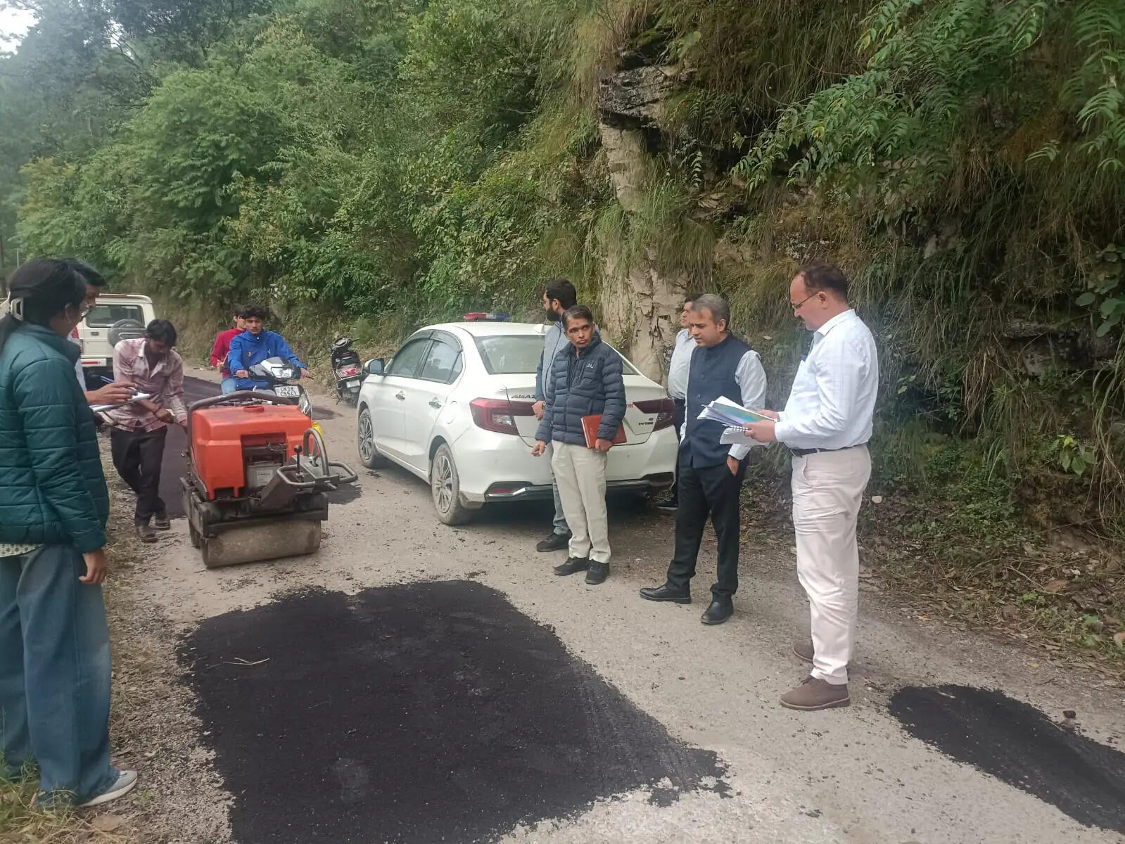 लोनिवि के अधिकारी प्रत्येक सड़क पर जाकर स्वयं देखें समस्या