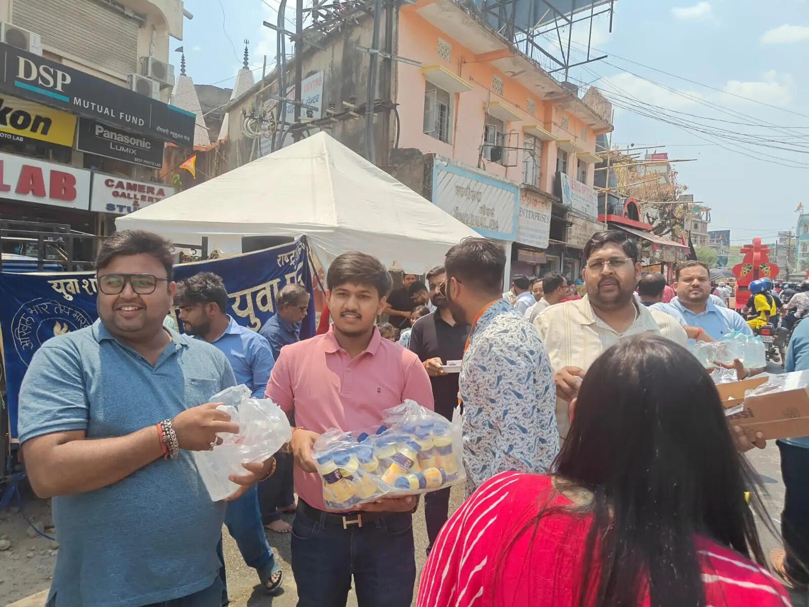 मारवाड़ी युवा मंच ने लगाया लस्सी-शीतल जल का शिविर, लोगों को मिली राहत