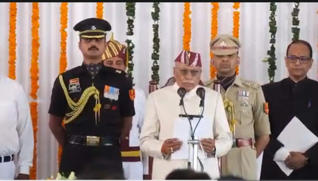 डॉ. ढाल सिंह बिसेन ने उत्तराखंड के राज्यपाल पद की शपथ ली