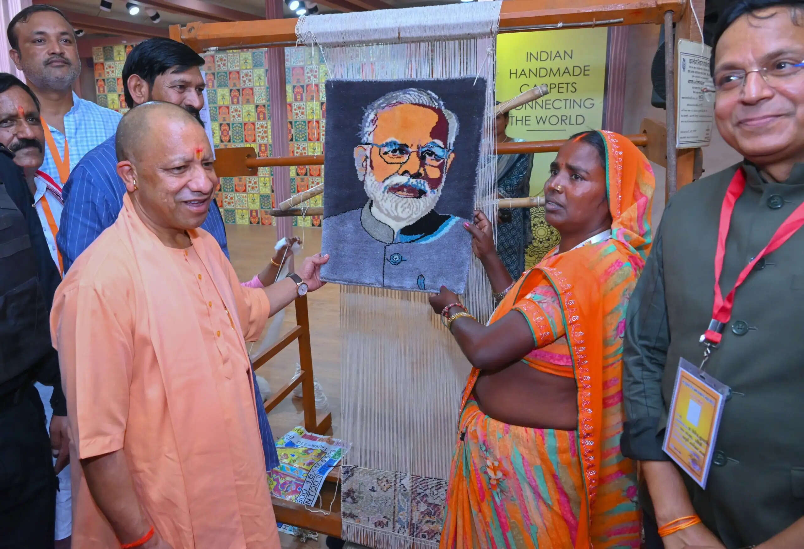 अब प्रदेश से पलायन नहीं होता, अपनी माटी में हुनर दिखा रहे कारीगर : योगी आदित्यनाथ