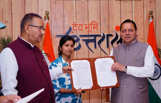 मुख्यमंत्री धामी ने 12 मानचित्रकों को बांटे नियुक्ति पत्र,पारदर्शी भर्ती और कृषि सशक्तिकरण पर जोर