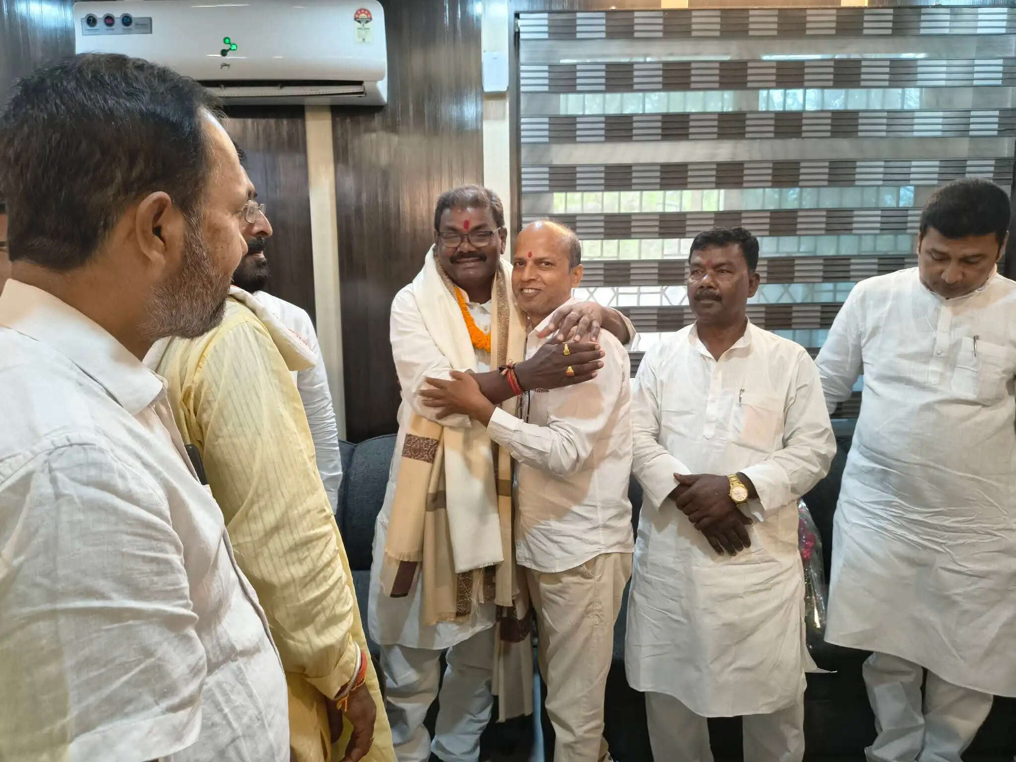 प्रभारी मंत्री रामचंद्र प्रसाद पहुंचे अररिया,एनडीए कार्यकर्ताओं ने किया स्वागत