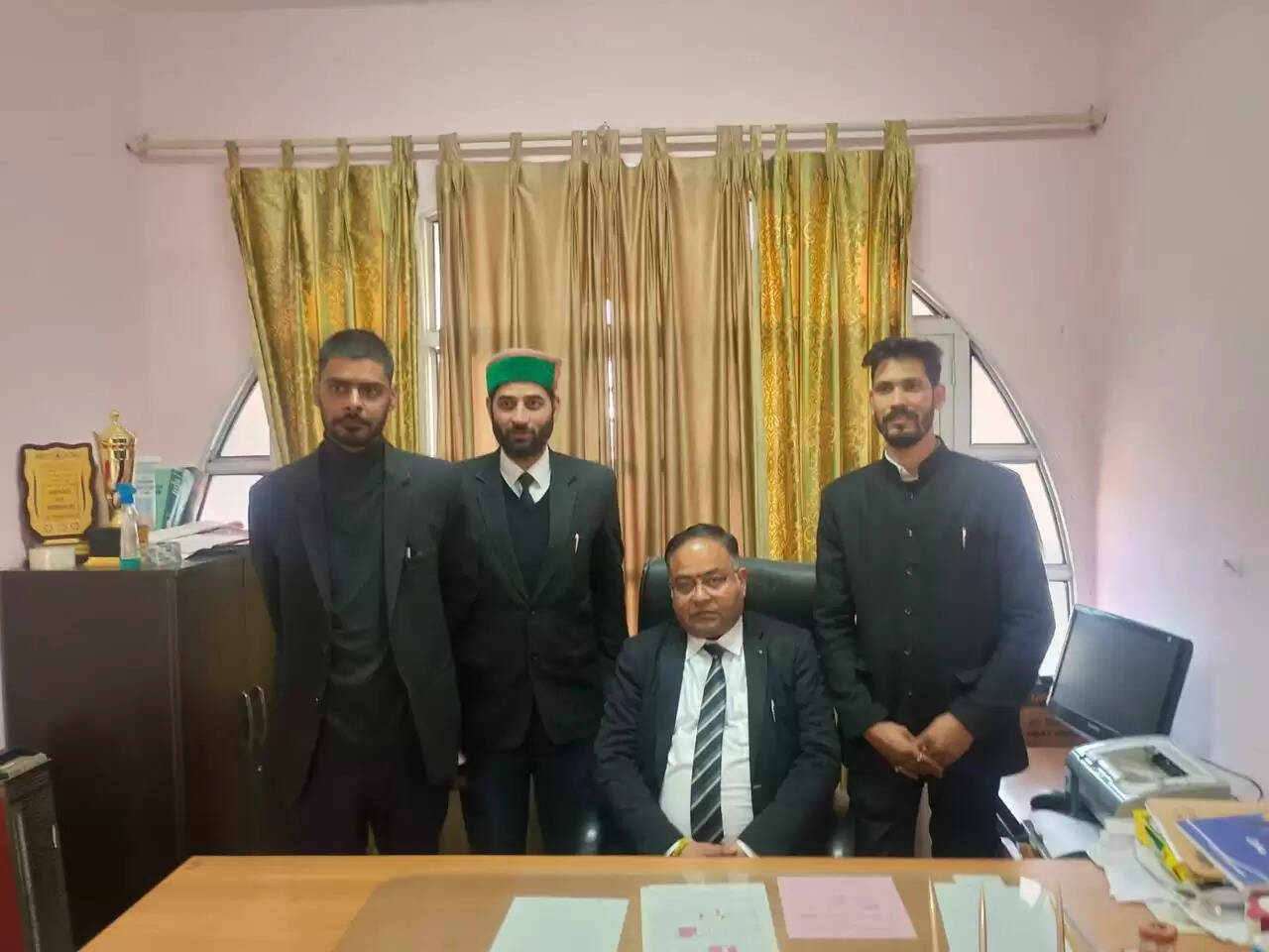 मंडी बार एसोसिएशन की नई कार्यकारिणी का शपथ ग्रहण समारोह आयाेजित