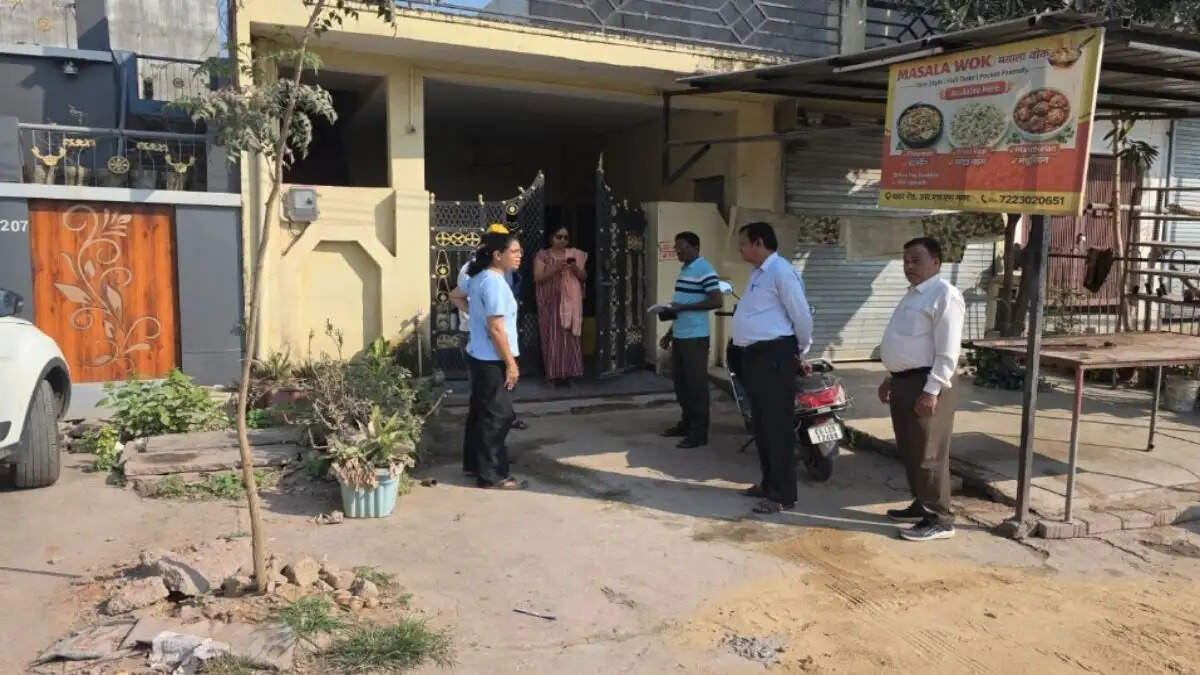 कोरबा में नई डामर सड़क पर पानी बहाना पड़ा महंगा, नगर निगम ने पांच लोगों पर लगाया 4400 रुपये का जुर्माना