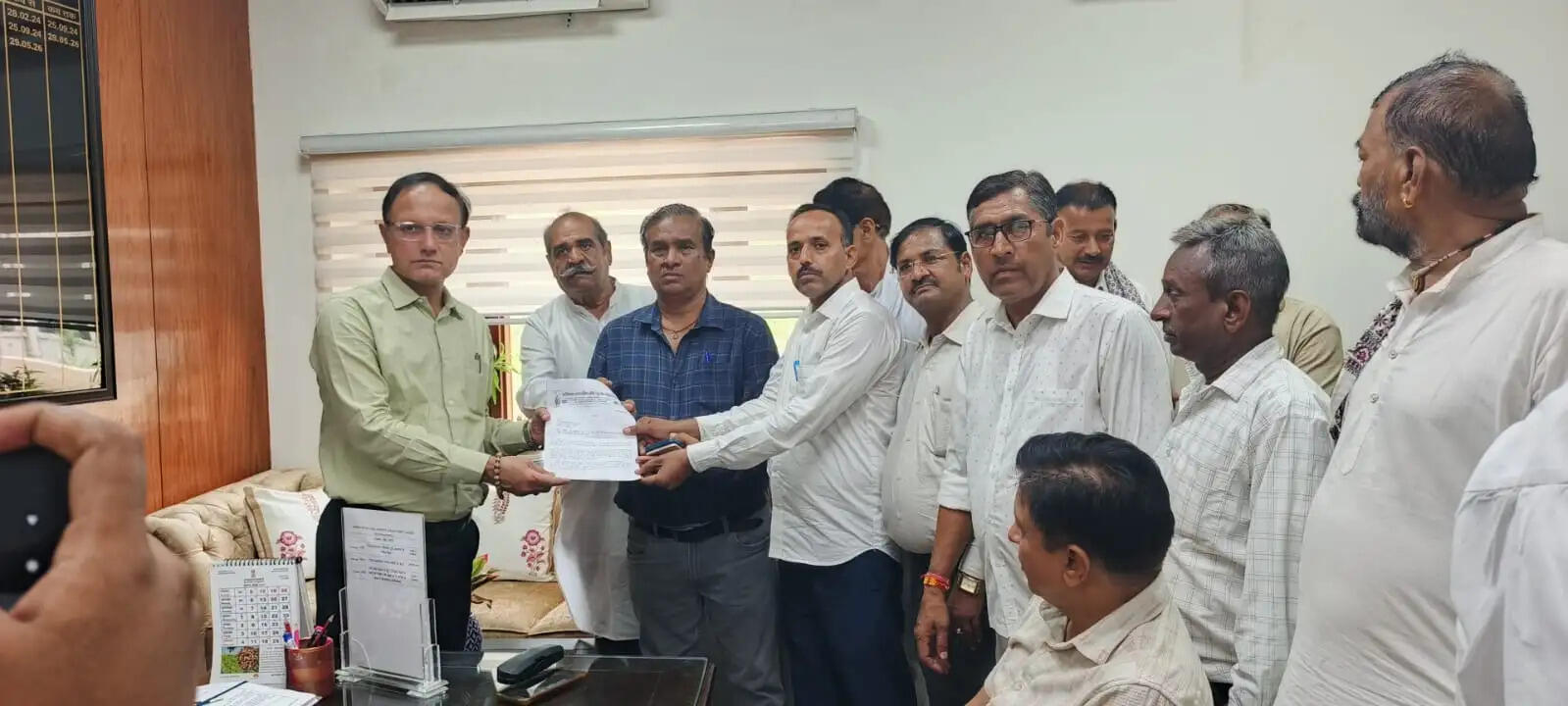 जगन गुर्जर हत्याकांड की सीबीआई जांच की मांग को लेकर गुर्जर समाज ने मुख्यमंत्री के नाम सौंपा ज्ञापन