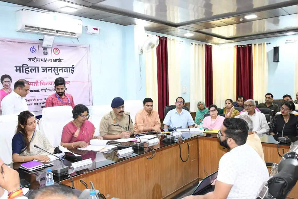 बागपत में महिला आयोग ने की जनसुनवाई, 41 मामले आए