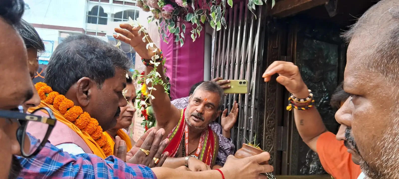हरिहरनाथ मंदिर में मंत्री रामचंद्र प्रसाद ने की पूजा-अर्चना