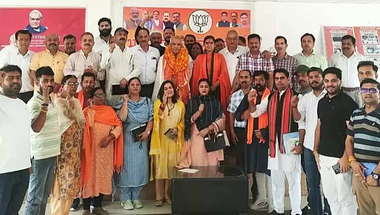 अशोक कौल ने कठुआ भाजपा की संगठनात्मक बैठक की अध्यक्षता की