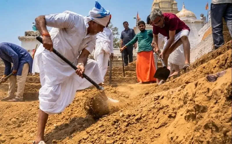 मप्रः बुदनी का गुंजारी संगम बना आस्था, श्रम और संकल्प का जीवंत प्रतीक