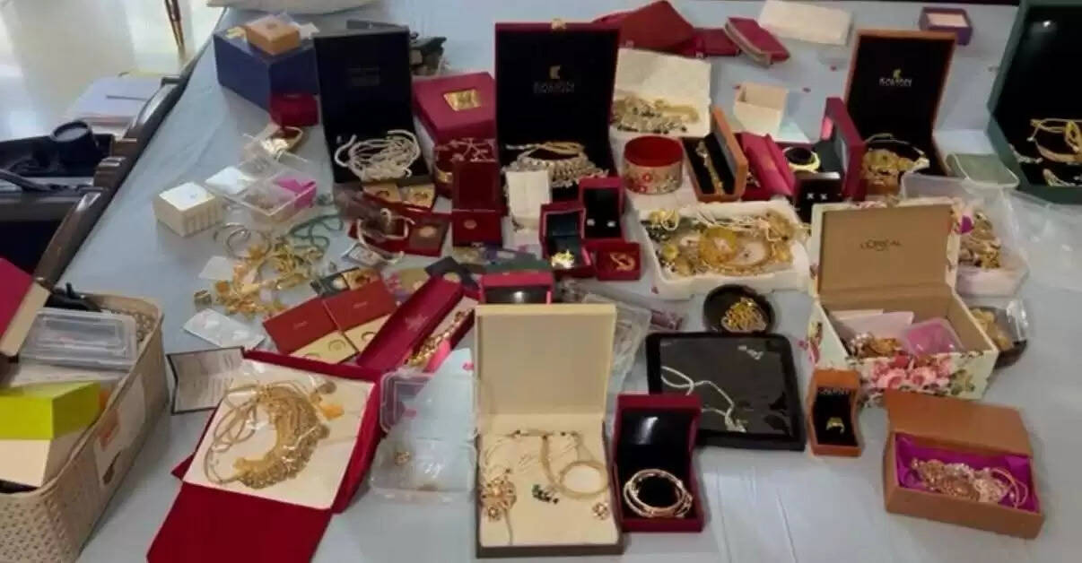 पंजाब: सीबीआई ने आईपीएस के घर से बरामद किए 5 करोड़ नकद व गहने