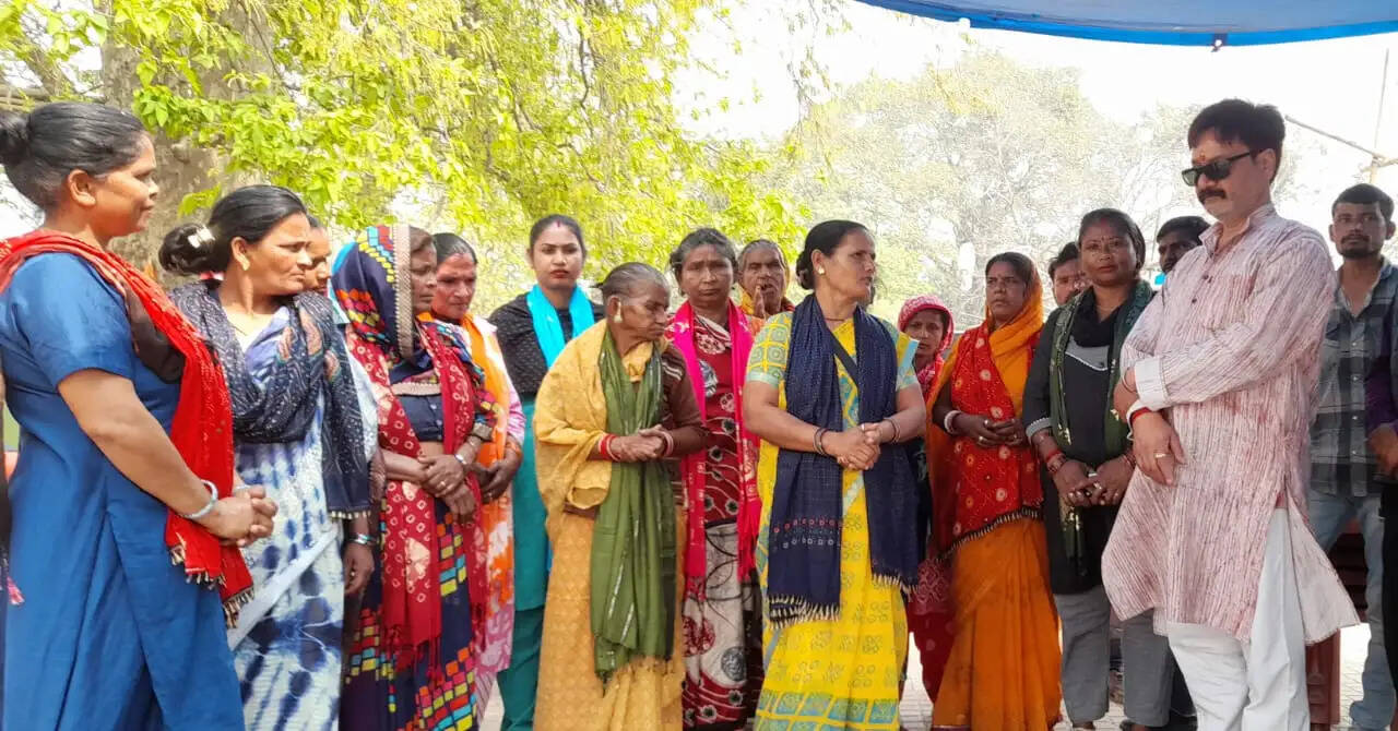 महिला दिवस : लघु व्यापार एसोसिएशन ने महिला स्ट्रीट वेंडर्स को किया सम्मानित