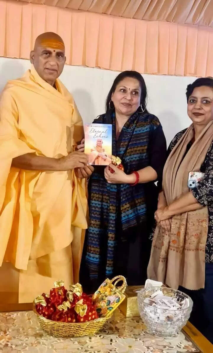 महाकुम्भ पहुंचीं अब्बास नकवी की पत्नी सीमा, लगाईं डुबकी