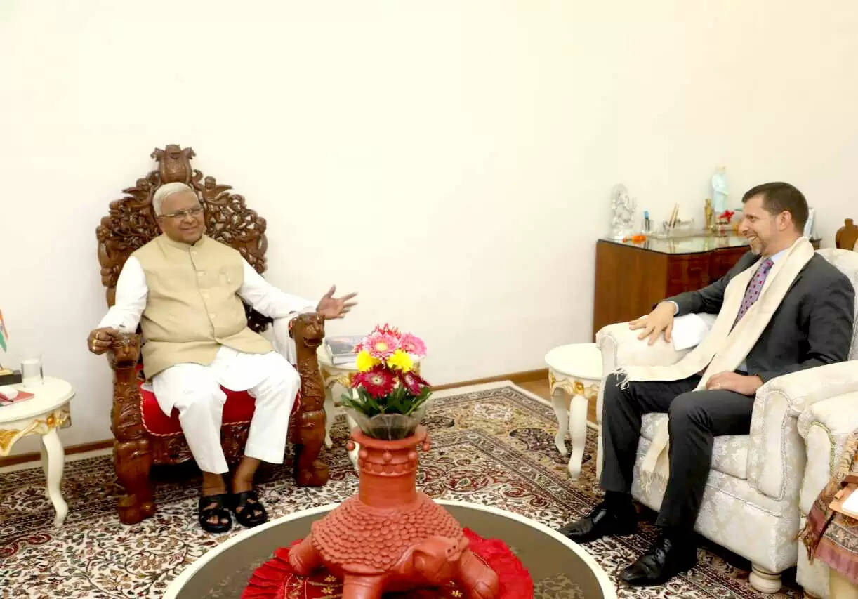 अमेरिका के कॉन्सुलेट जनरल मिचेल हेंकी ने राज्यपाल पटेल से की सौजन्य भेंट