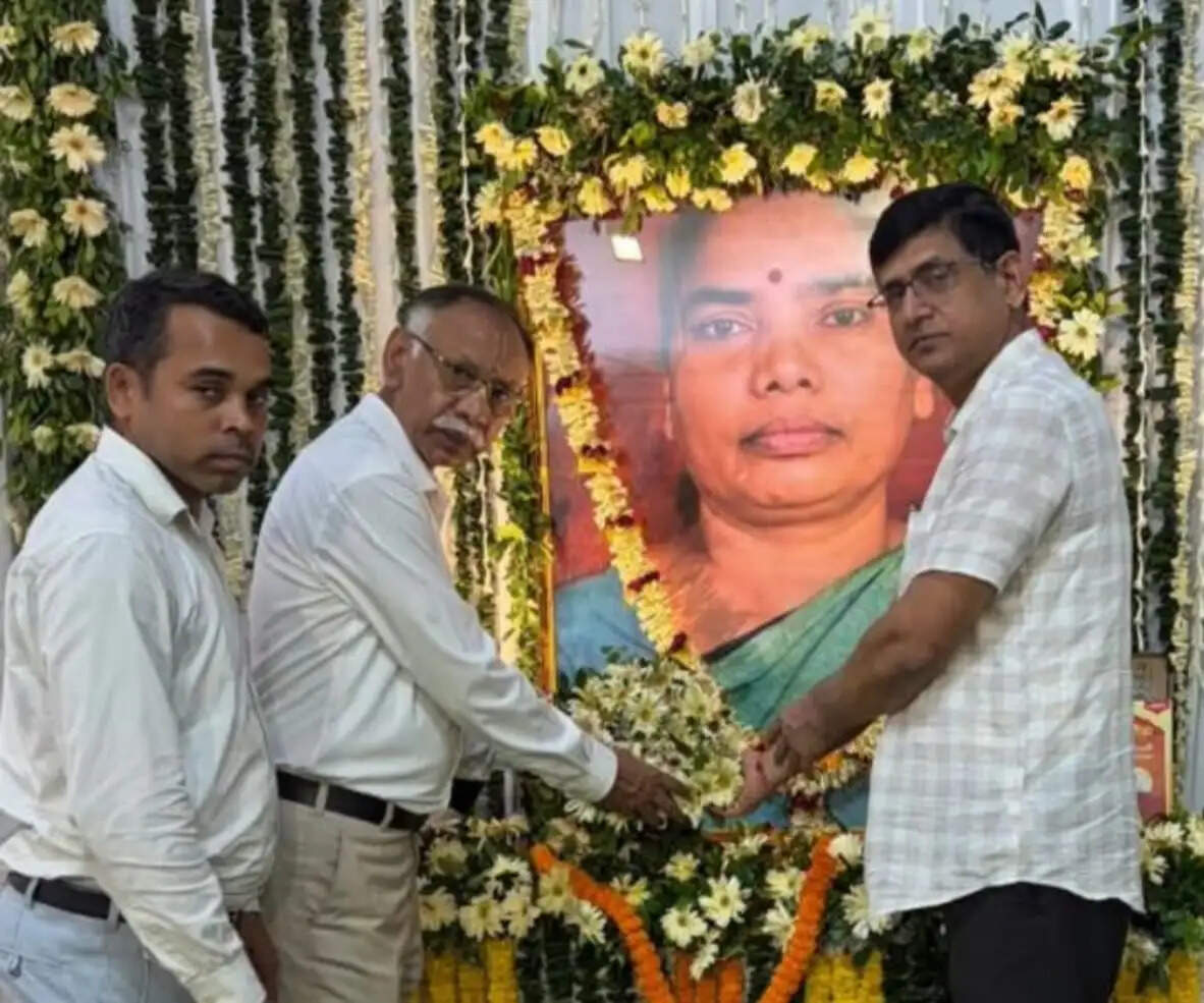 आईएमए रामगढ़ के प्रतिनिधिमंडल ने रूपी सोरेन को दी श्रद्धांजलि