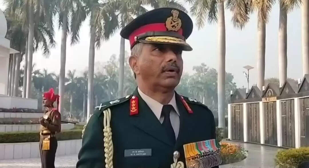 सेना को गैर राजनीतिक व सम्प्रदाय होना जरूरी : लेफ्टिनेंट जनरल