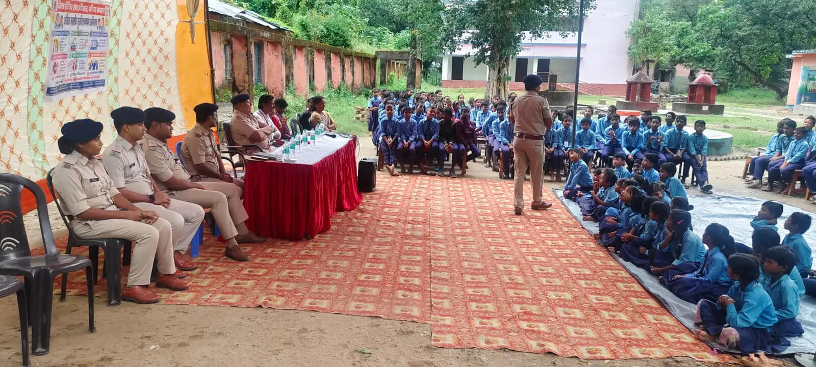 स्कूली बच्चों को किया गया जागरूक