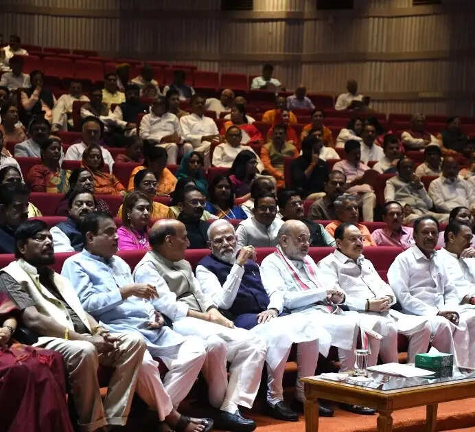 संसद परिसर में राजग की मंगल मिलन बैठक शुरू