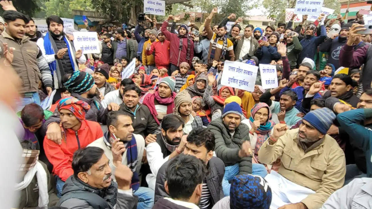 सपा नेता मुकेश सिद्धार्थ की धमकी, गिरफ्तार नहीं हुए तो मंत्री सोमेंद्र तोमर को जला देंगे