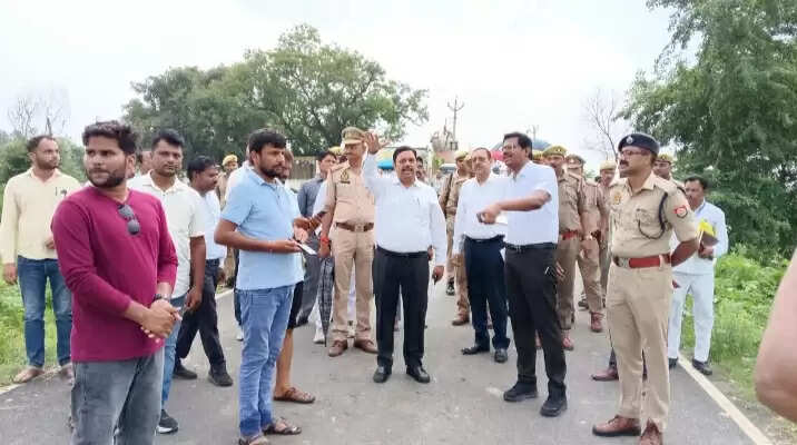 औरैया में बाढ़ प्रभावित क्षेत्रों का मंडलायुक्त ने लिया जायजा, राहत और बचाव कार्यों में तेजी के निर्देश