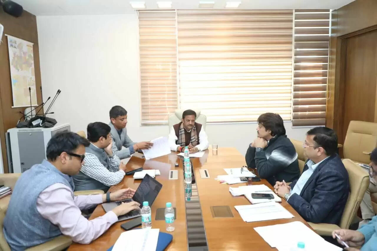 उप मुख्यमंत्री शुक्ल ने स्वास्थ्य उपकरणों की उपलब्धता के साथ उपयोग की सतत मॉनिटरिंग करने के दिए निर्देश