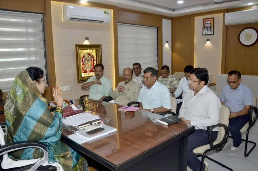 समय-सीमा में पूर्ण हो आशिमा मॉल फ्लाईओवर का निर्माण कार्य : राज्यमंत्री कृष्णा गौर