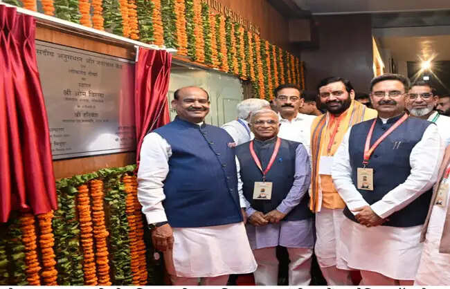 विकसित भारत-2047 के लक्ष्य में लोकतांत्रिक संस्थाओं की भूमिका अहम : उपसभापति हरिवंश