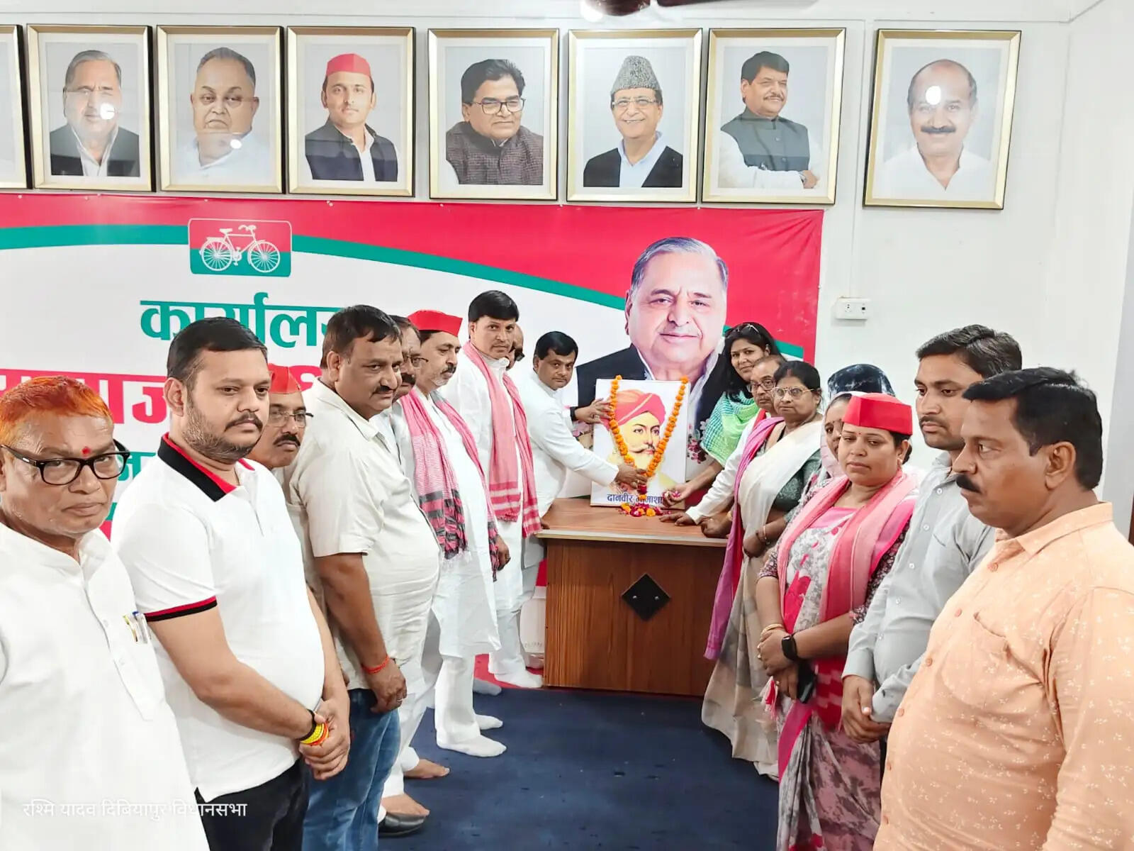 दानवीर भामाशाह की जयंती पर सपा कार्यालय में गोष्ठी, प्रो. रामगोपाल यादव का मनाया जन्मदिन