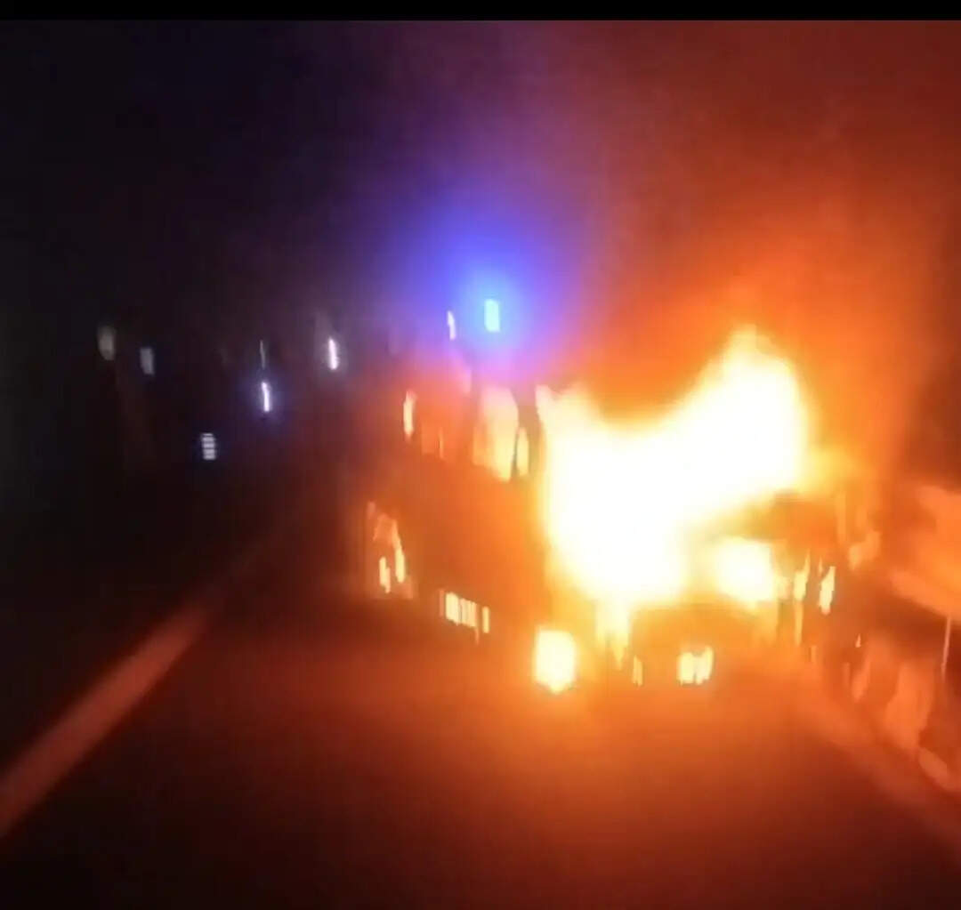 अलवर में एक्सप्रेस-वे पर चलती कार में आग, 5 लोग जिंदा जले, पहचान मुश्किल, गाड़ी से सिर्फ हड्डियां बरामद