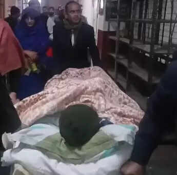 पत्नी से विवाद के मामले में पति स्ट्रेचर पर पहुंचा कोर्ट, जमानत मंजूर