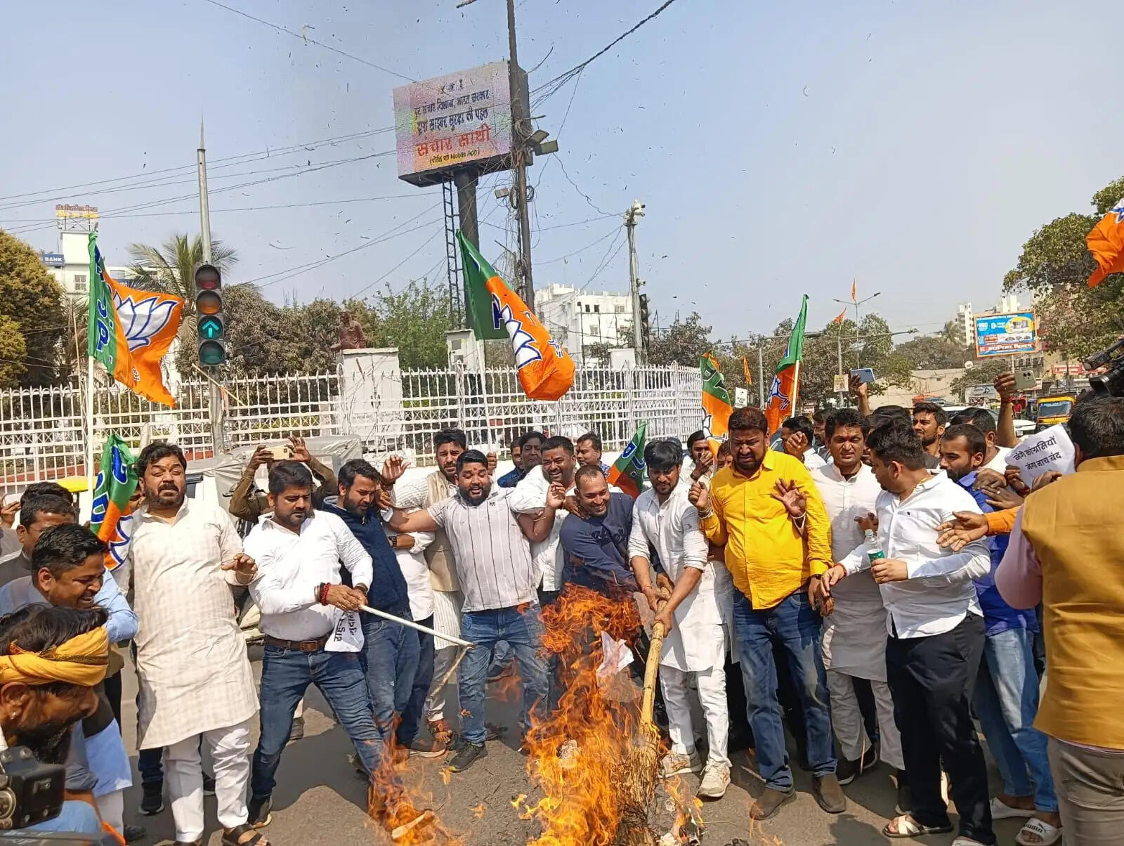 एआई समिट में कांग्रेस के हंगामे के विरोध में भाजपा का जोरदार प्रदर्शन