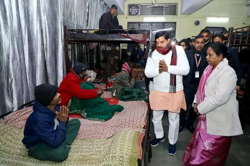 मप्रः मुख्यमंत्री ने भोपाल के यादगार-ए-शाहजहांनी पार्क स्थित रैन बसेरे का किया निरीक्षण