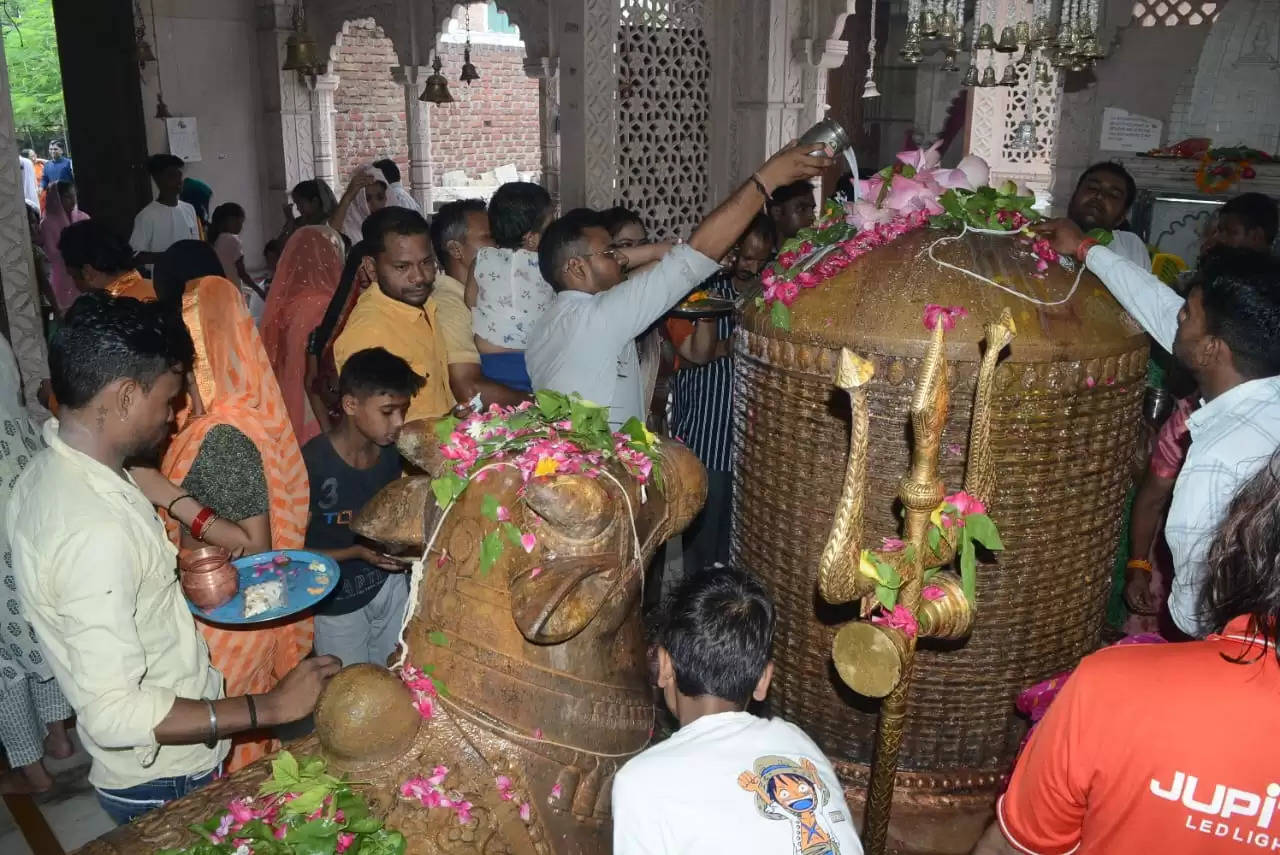 ग्वालियर: सावन का माह शुरू, 'ऊँ नम: शिवाय से गूंजे शिवालय