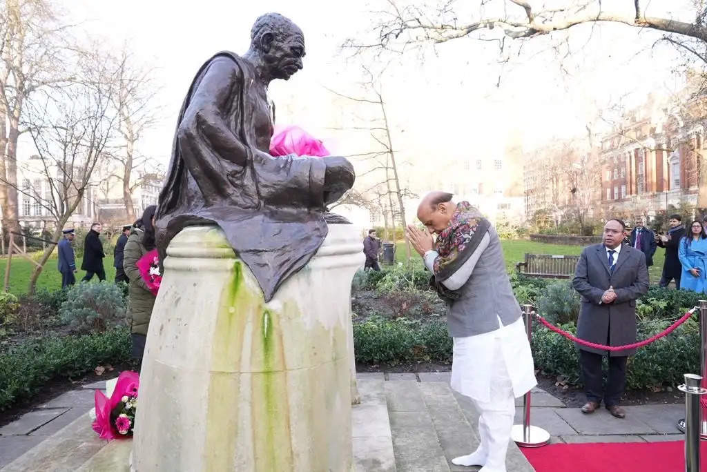 लंदन यात्रा पर गए राजनाथ सिंह ने भारत-ब्रिटेन रक्षा संबंधों पर की बातचीत