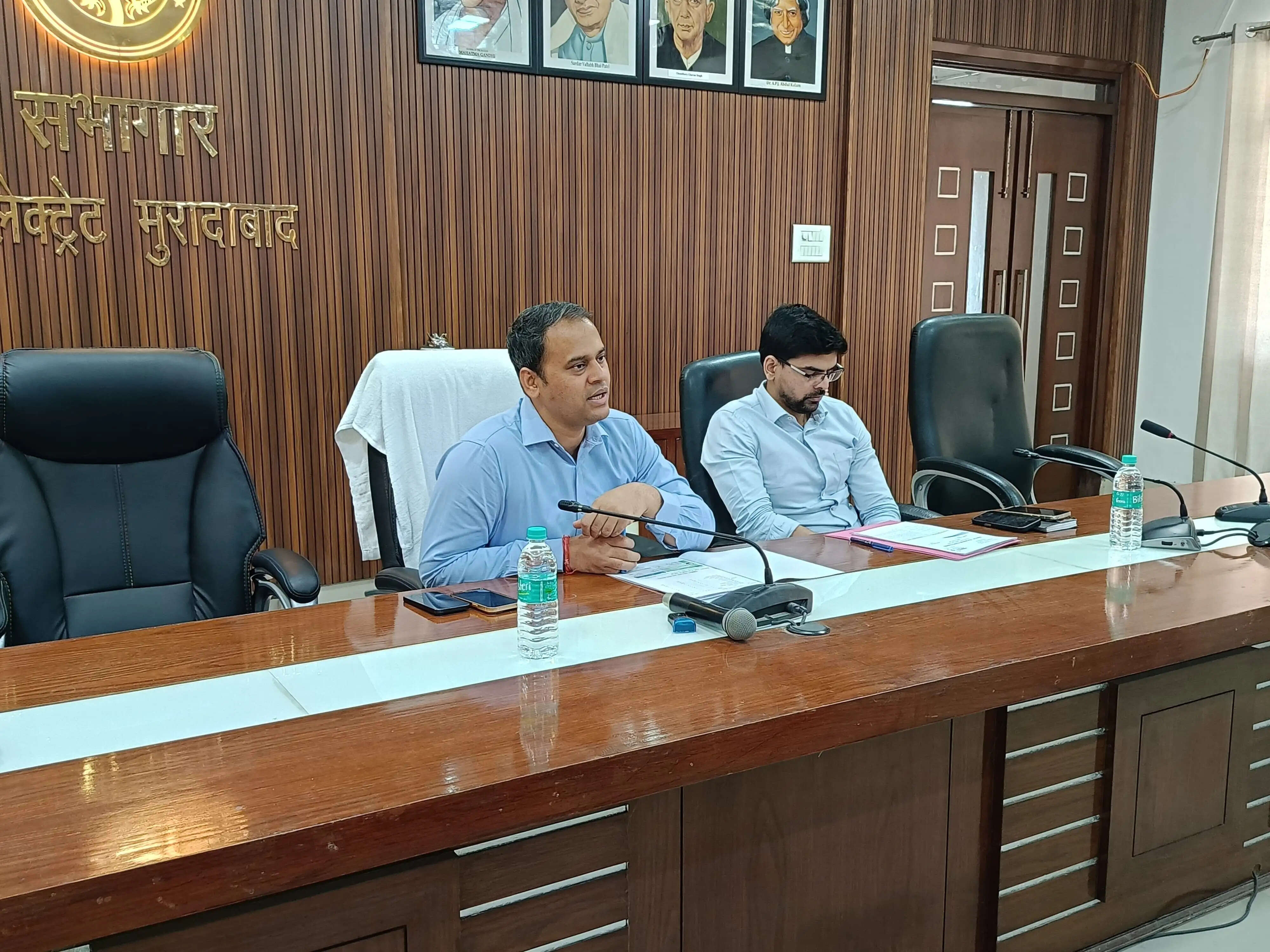 आंगनबाड़ी कार्यकर्ता पोषण ट्रैकर एप पर वजन और लंबाई में गलती कर रहीं हैं : जिलाधिकारी