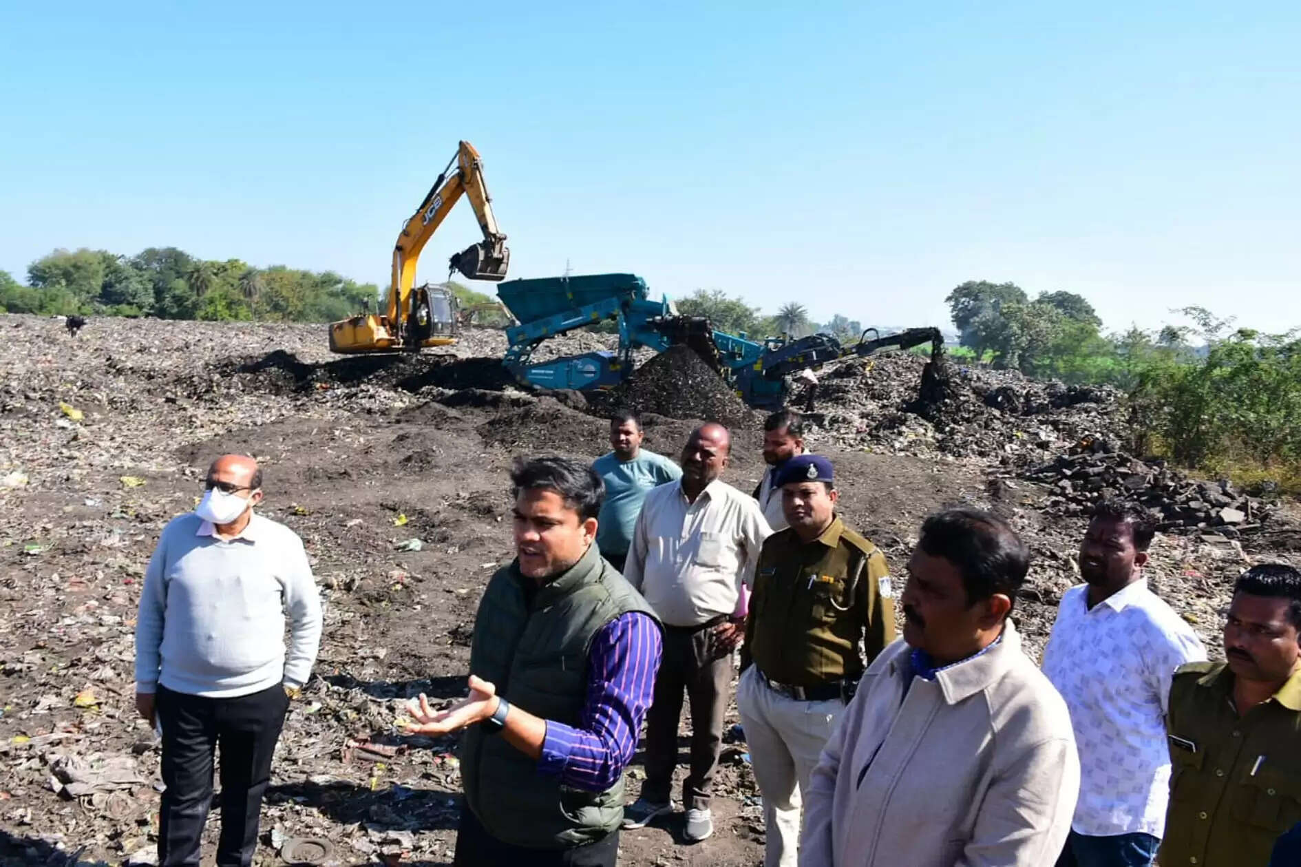 उज्जैनः निगमायुक्त ने किया कचरा निष्पादन कार्य का निरीक्षण