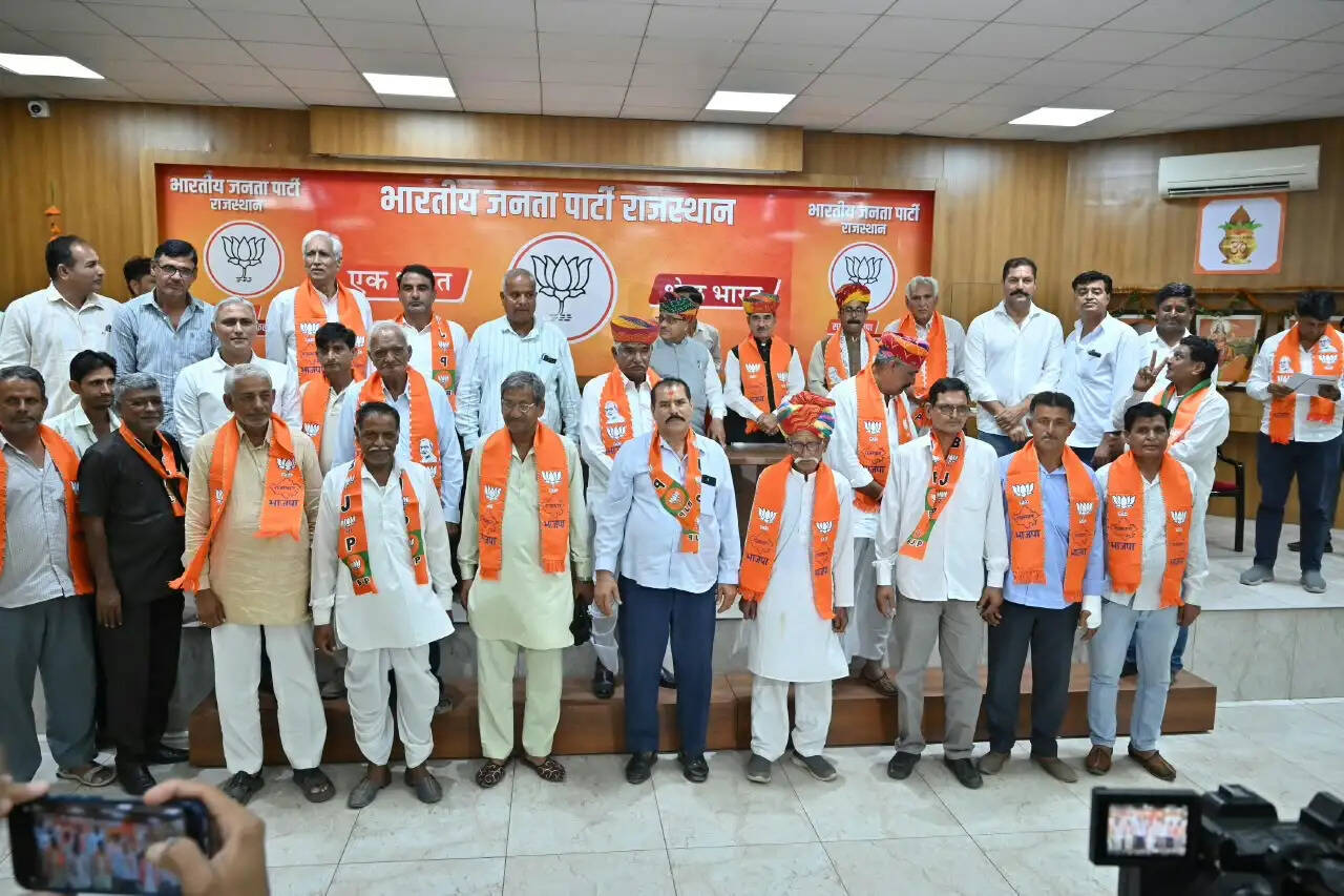 भाजपा को मिली मजबूती: प्रमुख सामाजिक-राजनीतिक कार्यकर्ताओं ने थामा कमल