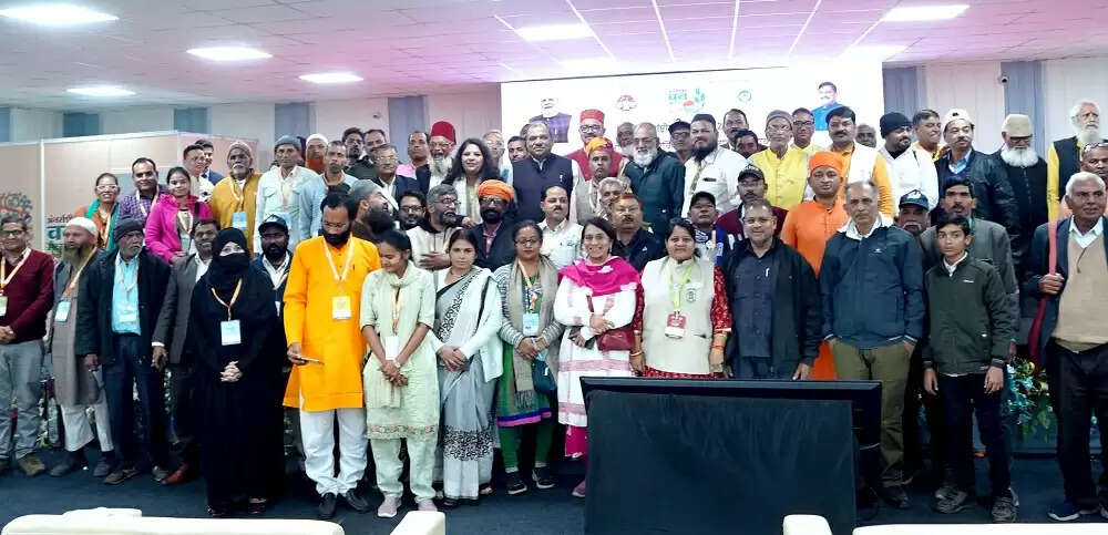 अंतरराष्ट्रीय वन मेलाः ऐलोबेरा, महुआ से बने फेसपैक, तुलसी सीरप, आंवला जूस व बेल शर्बत बने सैलानियों की पसंद