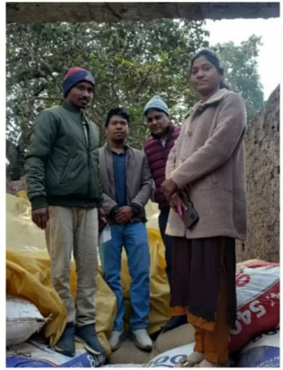 अंबिकापुर: अवैध धान भंडारण पर खाद्य एवं राजस्व विभाग की संयुक्त कार्रवाई, 24 क्विंटल धान जब्त