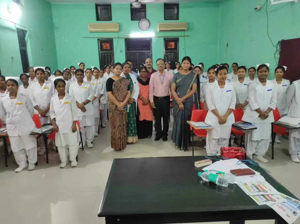 विश्व उच्च रक्तचाप दिवस पर निकाली गई जागरूकता रैली